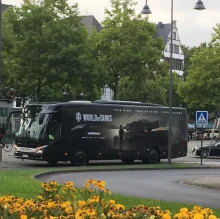 Автобус WG колесит по городу